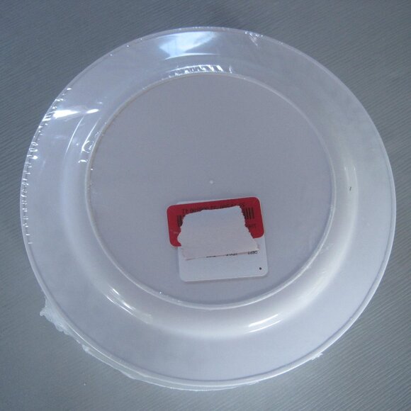 Martha Stewart 48 count Plastic Plates 7.5” - Picture 3 of 4